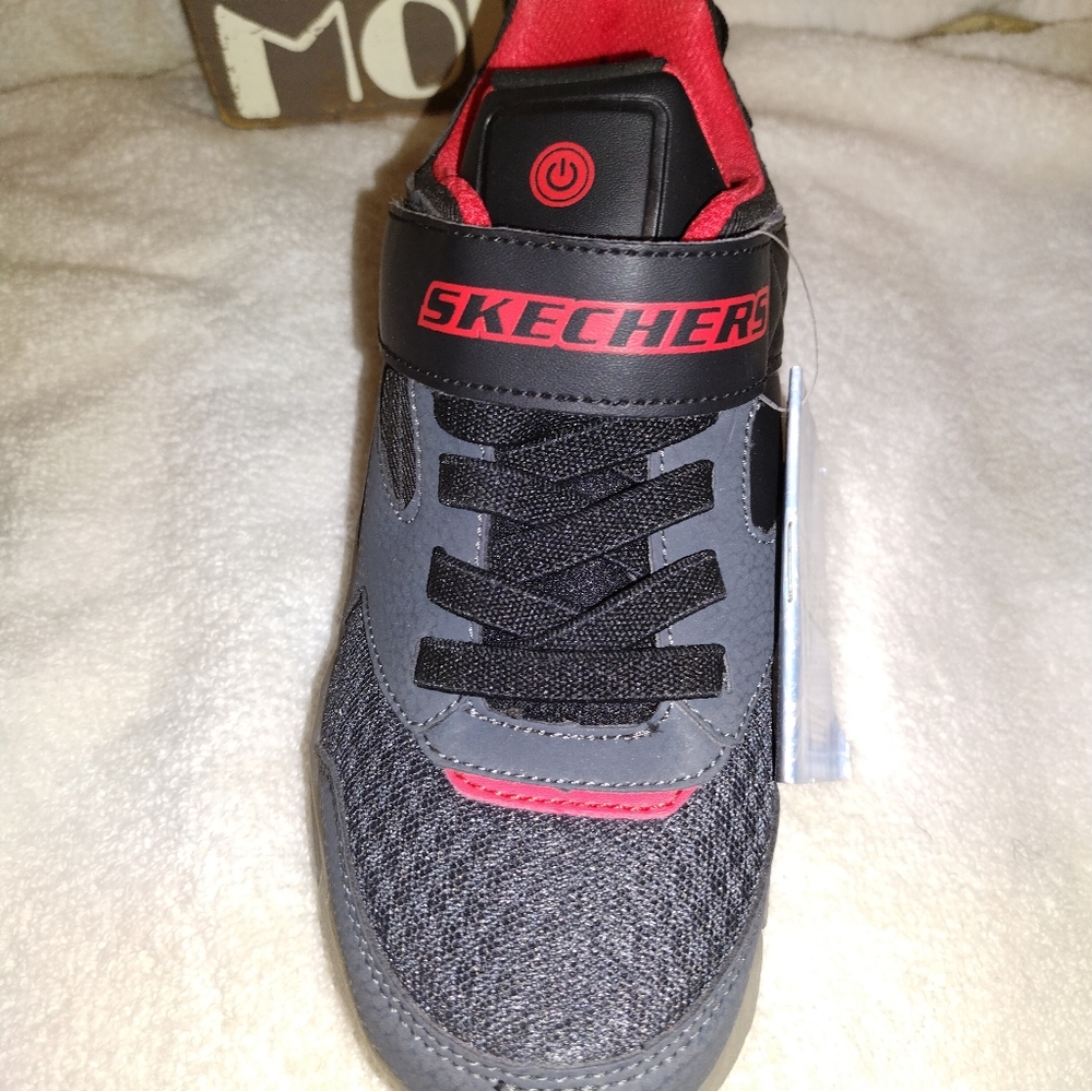 NWT Boys Skechers Ice Light Up Shoes